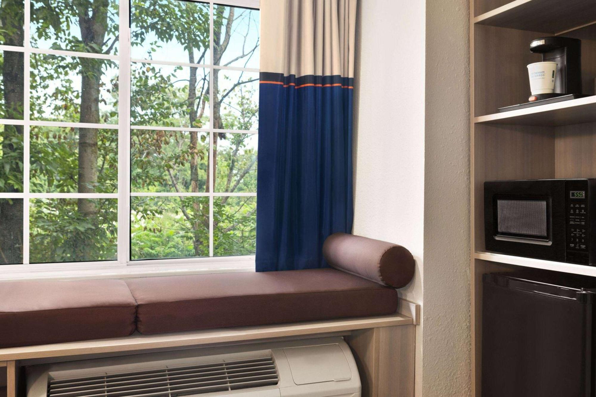 Microtel Inn & Suites By Wyndham Florence/Cincinnati Airpo Экстерьер фото