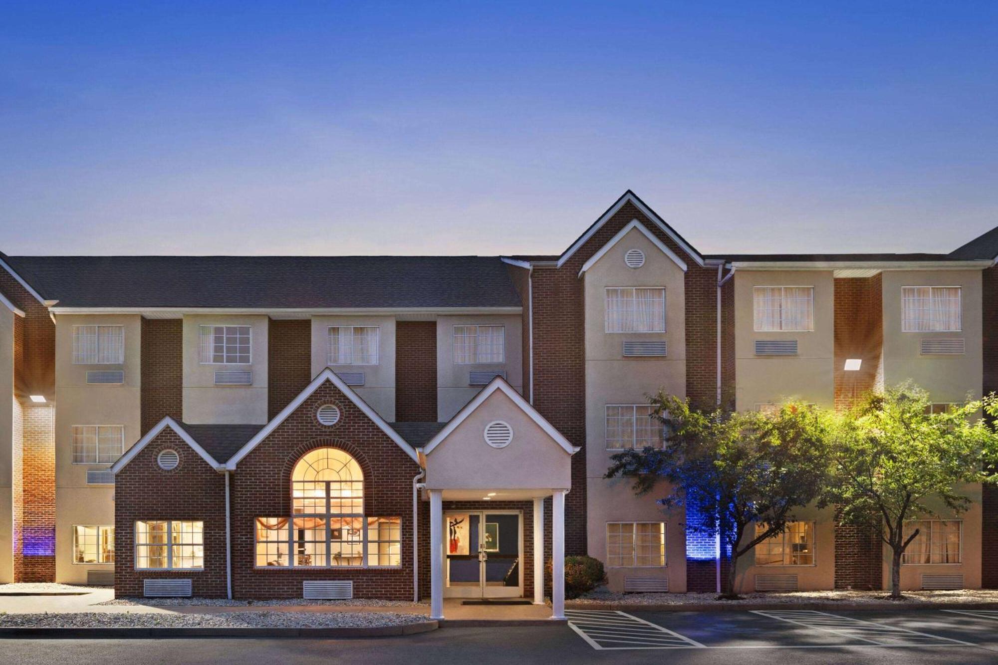 Microtel Inn & Suites By Wyndham Florence/Cincinnati Airpo Экстерьер фото